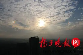 丹阳天空出现两个太阳，同时还有彩虹？图片