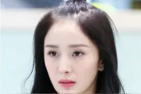 女明星裙子被踩，杨幂机智救场，张柏芝令人夸赞图片