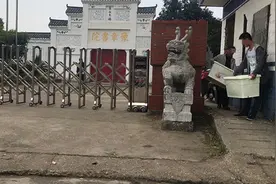 南昌豫章书院学生陆续被接走，警方正调查书院是否涉嫌违法图片