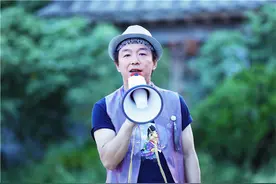 《极挑3》黄渤“斗鸡眼”绝技拼演技图片