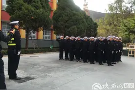 媒体走进交警二大队：科技强警提升延安社会治理能力图片