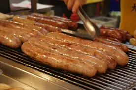 路边摊2元烤肠 究竟用的什么肉？图片
