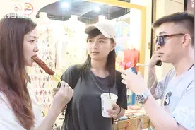 男子台北街头用英语搭讪日本美女，惨遭“无情打脸”，尴了个尬！妹子长相真甜！视频封面