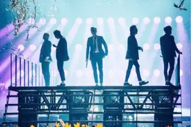 BigBang现场版的《LOSER》悲伤的旋律 但还是很嗨的视频封面