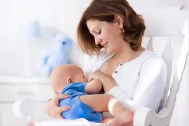 宝宝母乳喂养到几岁最好？美国儿科学会：母乳喂养无上限！视频封面