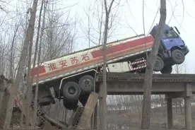 货车超载的严重后果，货车司机该怎么办？图片