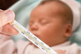 孩子低烧奶奶使用物理降温，差点导致孩子致命！图片