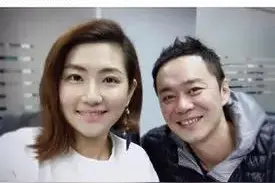 热点学英语：涅磐重生，Selina宣布离婚，我不是一个贤妻图片