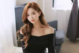 办公室里的韩国美女同事图片