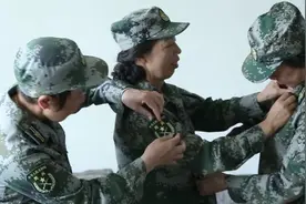英姿飒爽五尺枪
中华儿女多奇志
不爱红妆爱武装视频封面