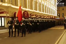 人民解放军红场彩排，唱起《喀秋莎》图片