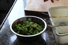 爱吃辣椒的小伙伴们看过来，农村妈妈教你怎么做蒸辣椒视频封面