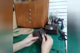 手工皮具匠人-粗狂的疯马皮超大容量真皮钱是这么制作的视频封面