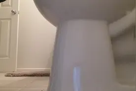 卫生间实录孕妇晨吐的难过经历，妈妈真是太辛苦太伟大了！视频封面