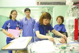 外科“女超人”医生真不少图片