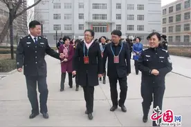 山西省司法厅50余名女干警赴女子监狱帮教慰问图片