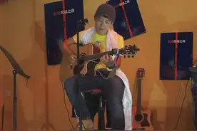 赵雷成名前在拉萨某酒吧唱歌 好年轻啊视频封面