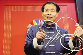 古典戏法艺人最大的享受就是逗乐观众图片