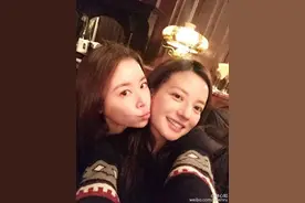 林心如晒赵薇亲昵合影为其庆生 网友：满满童年回忆图片