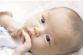 夜奶频繁影响宝宝发育 如何给宝宝断夜奶图片