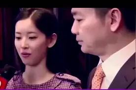 24岁章泽天和43岁老公刘强东秀恩爱，一岁女儿肉嘟嘟可爱视频封面