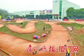 200名亚洲车模高手灌口飙车技图片