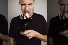 刚买的酒，为啥会有股臭鸡蛋味？还能喝吗？图片
