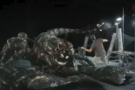 沉睡一百万年的远古怪物重现地球，被小小少年一刀致命，太没趣了视频封面