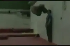 胆小勿看！号称世界第一跑酷高手的外国牛人视频封面