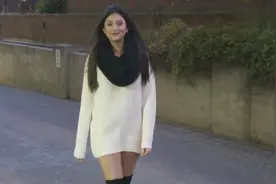 东欧御姐的白色长毛衣加过膝棉袜 冬季也要秀美腿视频封面