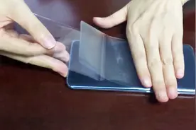 新买的手机到底需不需要贴膜？专家痛心：浪费了研发人员的苦心视频封面