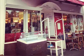 春天去巴黎吃个马卡龙图片