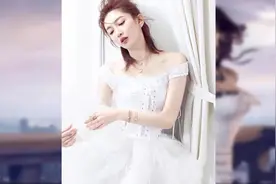 江疏影出道至今非常低调，上台领奖现场长裙秀发优雅端庄！视频封面