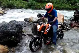 KTM200涉水功能展示，帅气的春风视频封面