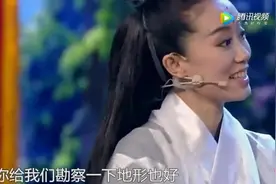 张小斐都笑场了，贾玲你可长点心吧，出现在树林里竟然是视频封面
