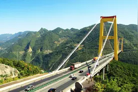 世界最牛的两座大桥：连车站都建在桥上面，并且都在中国！视频封面