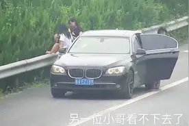 宝马男带2女生高速飙到180迈，一口气把自己开吐了，接下来太尴尬视频封面