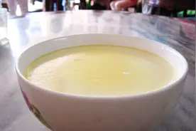 牛初乳含有丰富的蛋白质，提高免疫力，但是不能经常饮用视频封面
