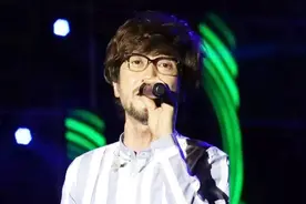 周传雄陕北神木演唱会《寂寞沙洲冷》《男人海洋》《黄昏》联唱视频封面