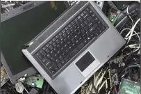 10亿部废弃手机 一千余万吨废弃电子产品 废家电去哪了？视频封面