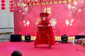 川剧变脸画面《变脸喷火秀》，视觉盛宴，看到这一幕十分的精彩视频封面