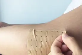 教你一招撕膏药贴不痛又快速的方法，快来学学！视频封面