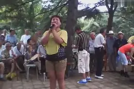 洛阳戏迷王晓燕演唱《年年有个三月三》视频封面