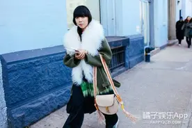 终于等来了宽肩带的潮流，吃土也要买这个包！图片