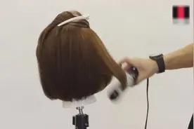 妹子去剪头对理发师说剪短一点，再剪短一点，结果真的非常的短