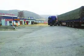 为逃过路费货车司机扎堆玩“跳秤”图片