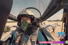 佟丽娅穿军装英姿飒爽，坐在机舱指挥一线，此乃真正男子汉视频封面