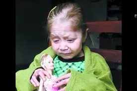 15岁的少女生了个早衰女婴如今7岁的闺女看起来像80岁老太婆一样视频封面