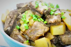 电饭煲土豆焖排骨图片