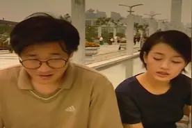 漂亮警花连夜和男上司假扮夫妻去黑老大家当卧底，穷丈夫怒了视频封面